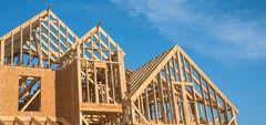 Spot gold trades below $4,400/oz after U.S. housing starts fall 12.4%, building permits rise 5% in July teaser image