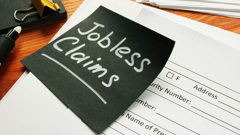 Spot gold struggles to reclaim $4,400/oz after U.S. weekly jobless claims rise to 215k teaser image