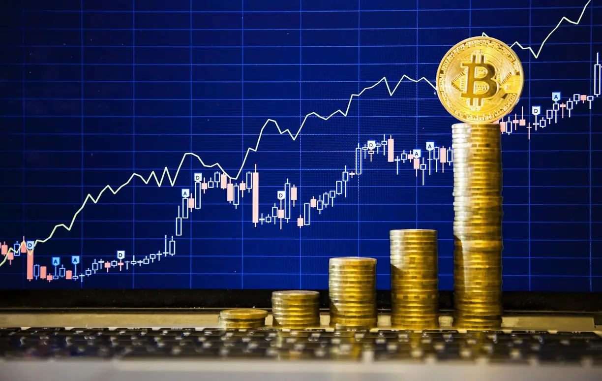 Bitcoin price holds support above 62K after wild weekend, experts see gains heading into the halving teaser image