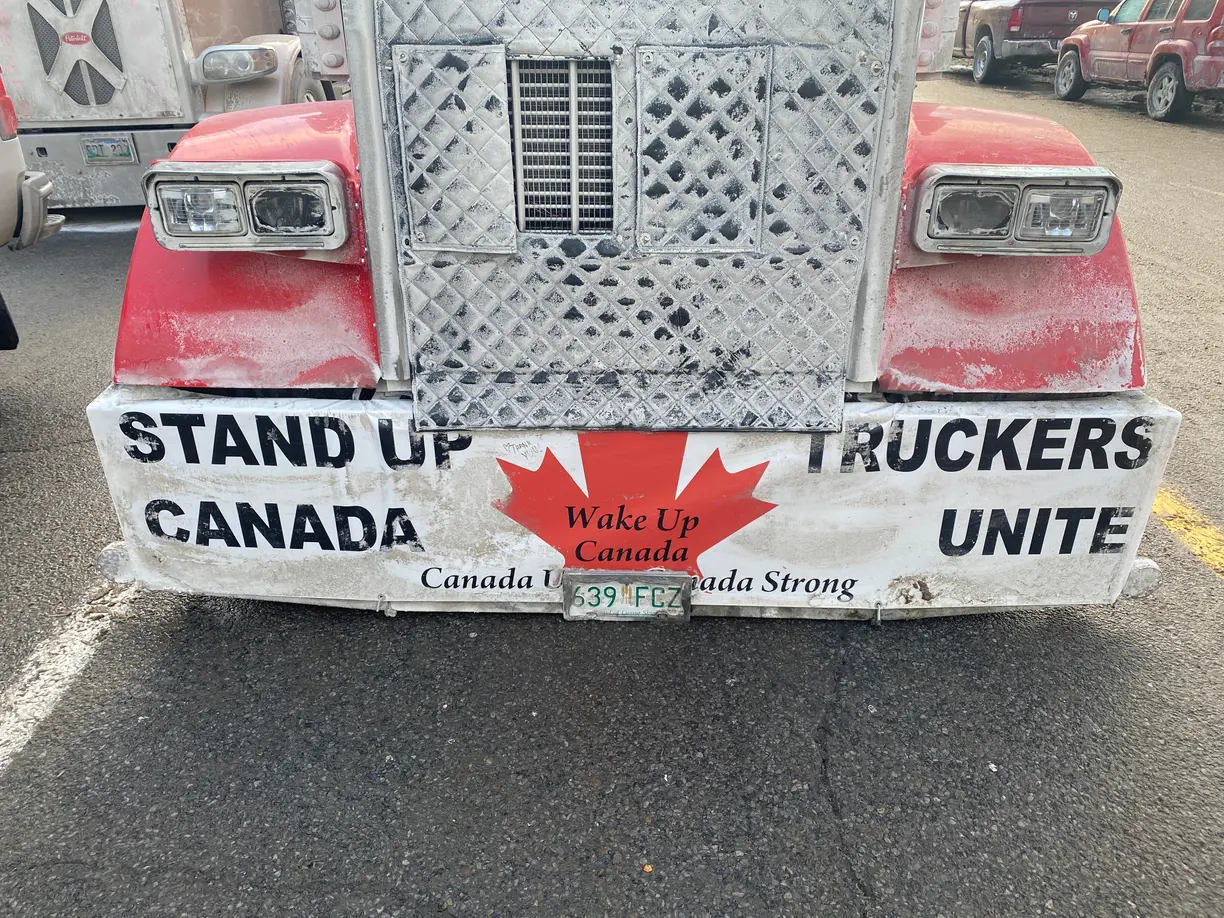 Canadian court rejects Trudeau's crackdown on trucking convoy donations as unconstitutional teaser image