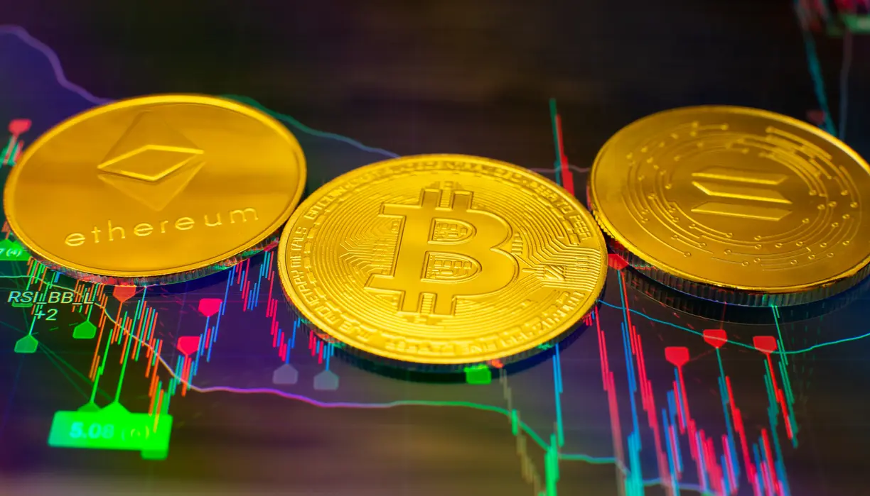 Bitcoin back above $63k as ETF flows drive trading activity, asset managers eye Solana ETFs teaser image