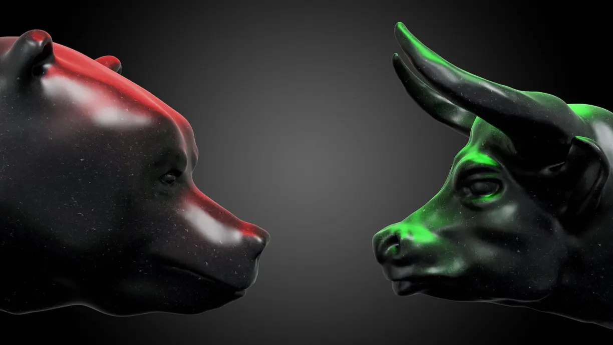 Wall Street experts turn bearish on gold, Main Street investors don’t stop believing teaser image