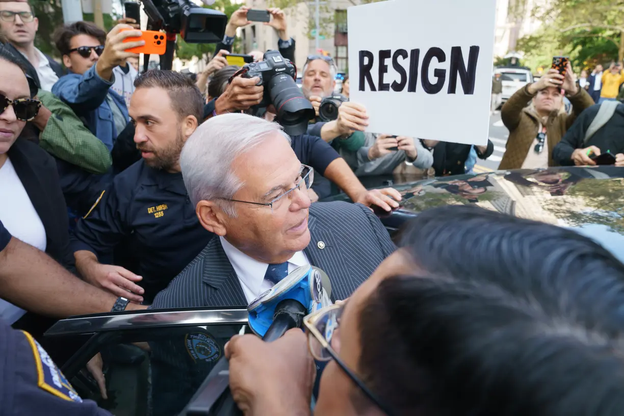 U.S. Senator who called Bitcoin ‘ideal choice for criminals’ found guilty of taking cash and gold bribes teaser image