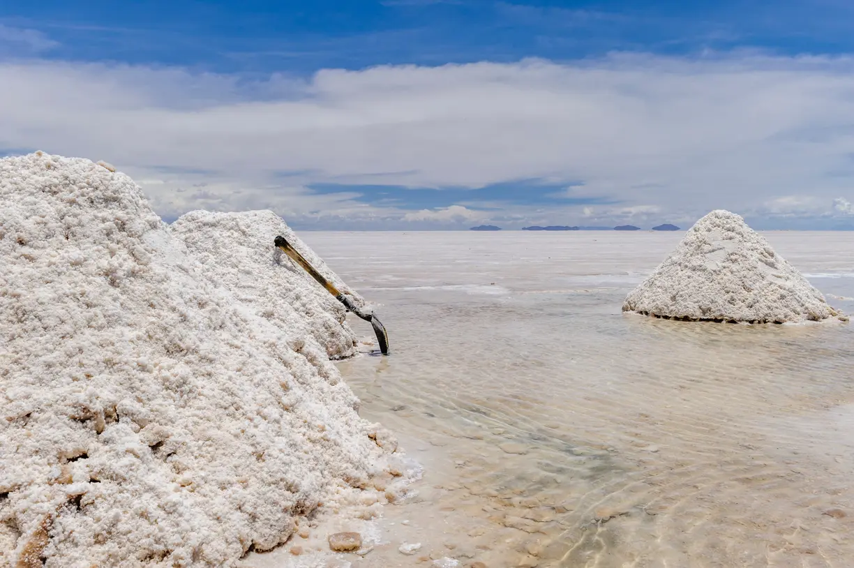 Albemarle slashes capex, reduces headcount due to lithium sector weakness teaser image