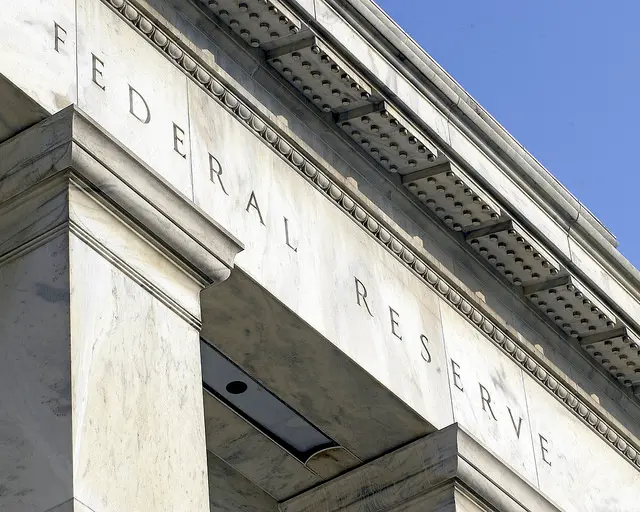 Gold prices remain down, see little reaction to FOMC minutes as central banks highlights risks of easing too early teaser image