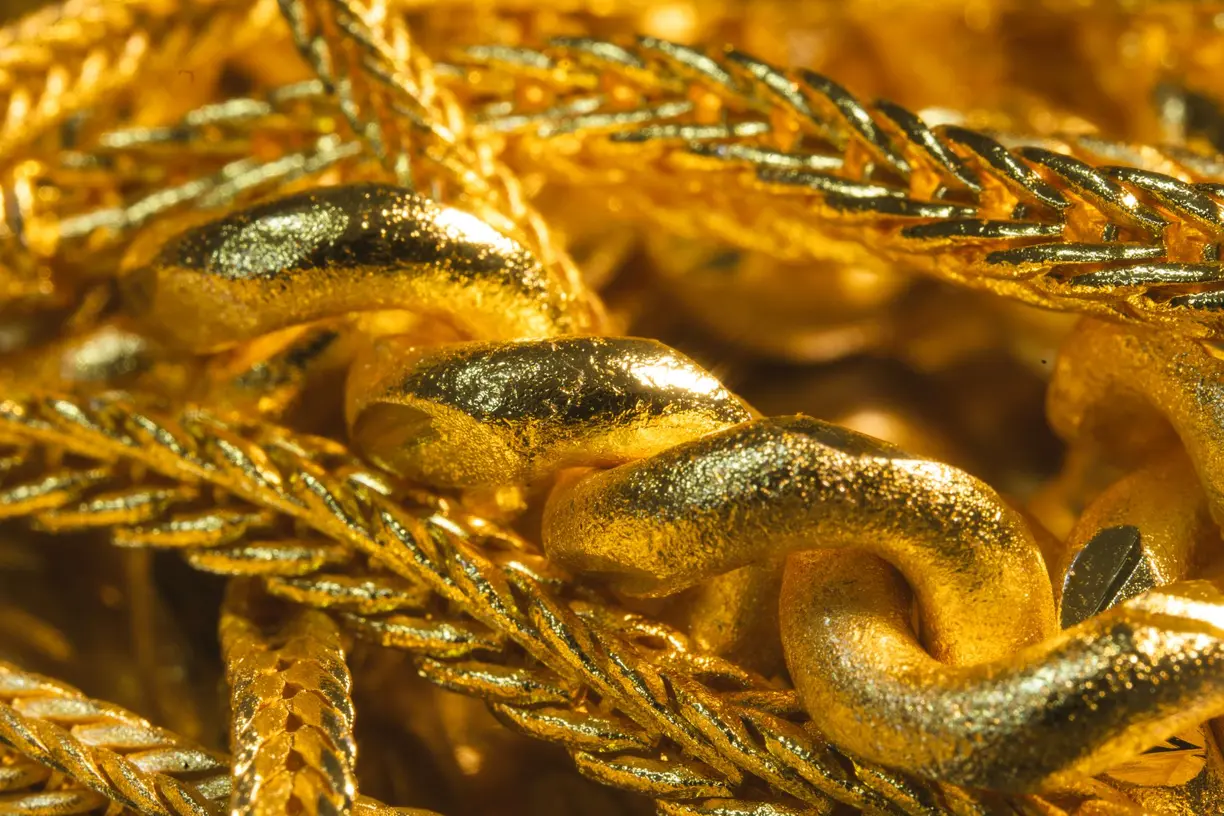 Gold Surges on Renewed Federal Reserve Rate Cut Expectations teaser image