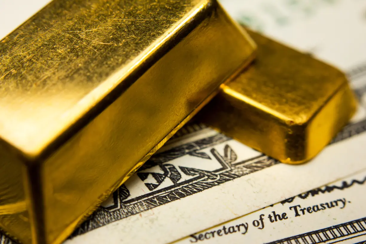 Gold prices could hit $2,200 in the first half of 2024 as the Fed frontloads rate cuts – MKS’ Shiels teaser image