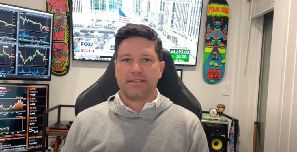 Gold/Silver: Precious metals edge higher in thin holiday trading - Metals Minute w/ Phil Streible teaser image