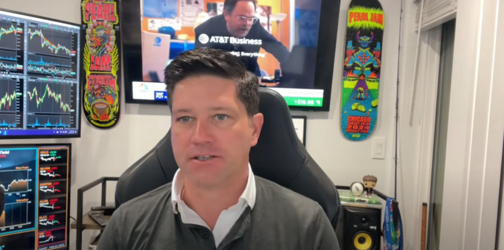 Gold/Silver: Ratio jumps to 90:1 - silver drops below $33 - where is the bottom? - Metals Minute w/ Phil Streible teaser image