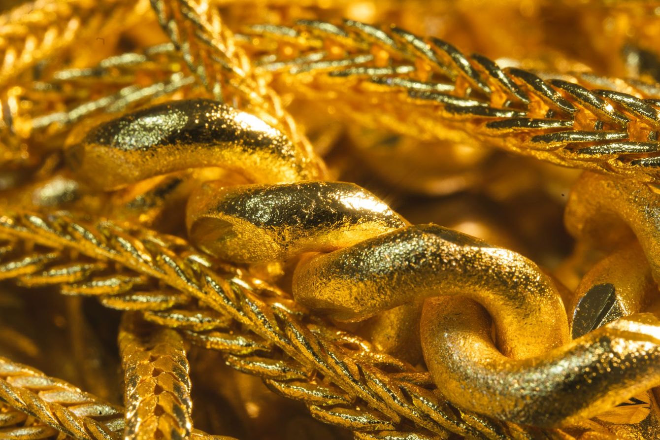 Gold Surges on Renewed Federal Reserve Rate Cut Expectations teaser image